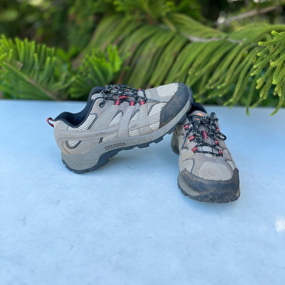 Merrell MOAB 2 Waterproof Hiking Shoes (Boys Size: 4.5) (Womens Size: 6)